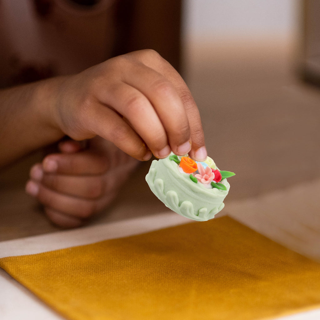 Miniature Dollhouse Cupcakes Decor Ornament O9995