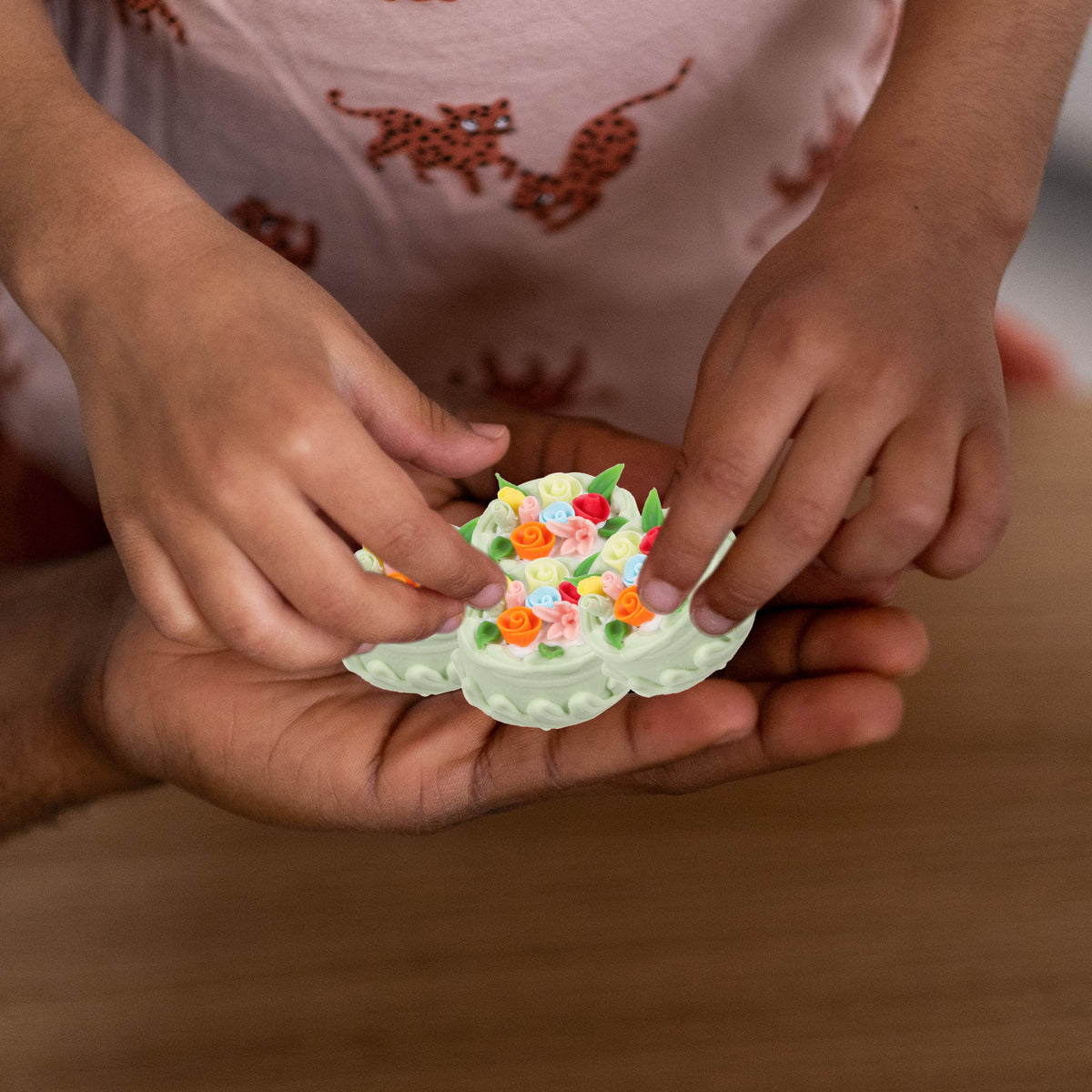 Miniature Dollhouse Cupcakes Decor Ornament O9995