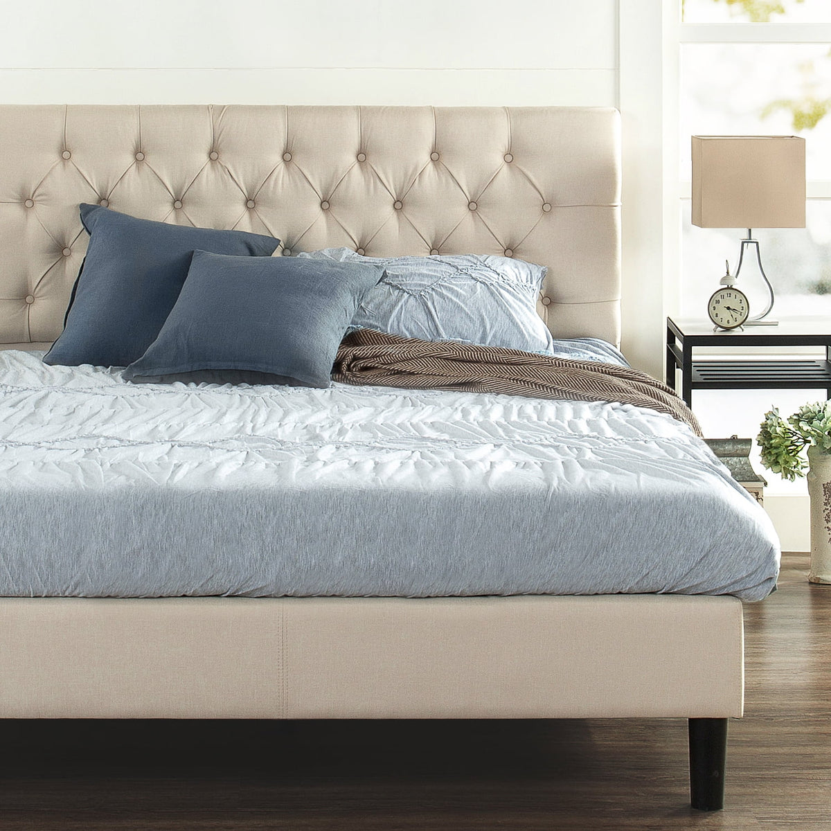 Queen Upholstered Platform Bed Frame B2111